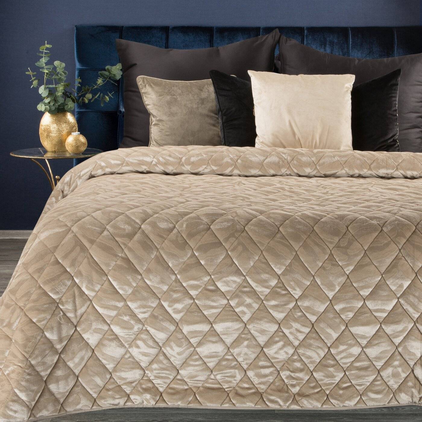Lovatiesė „Kristin3” beige aksominė