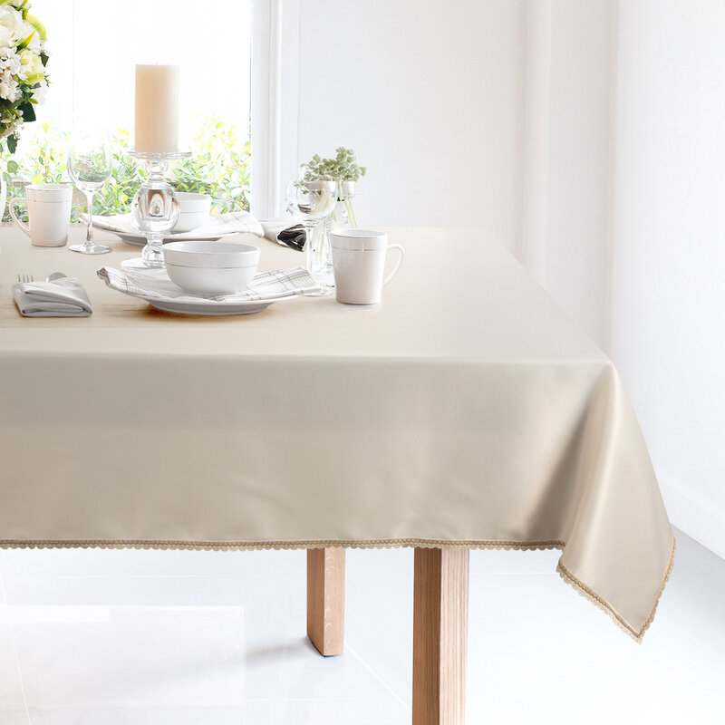 Staltiesė su nėriniais „Elegant” įvairių dydžių cream