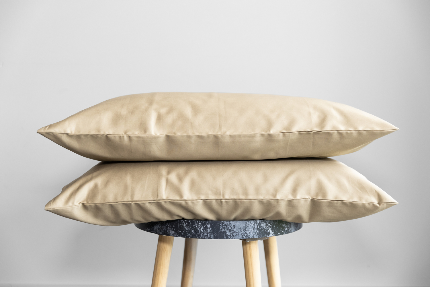 PREMIUM satino pagalvės užvalkalas „Beige”