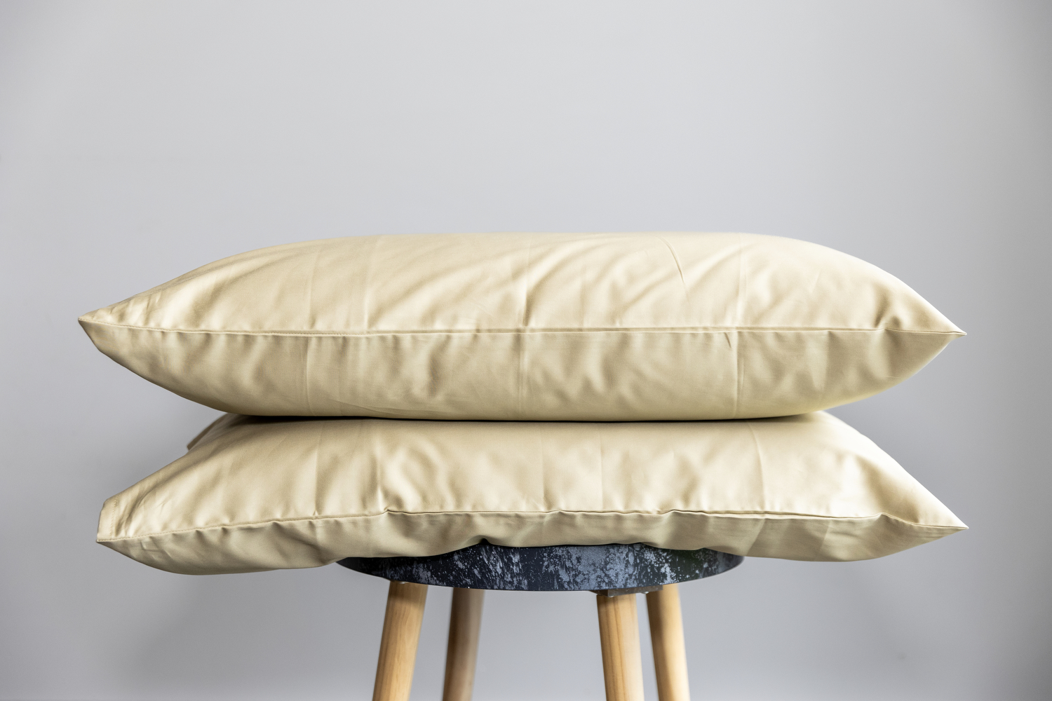 PREMIUM satino pagalvės užvalkalas „Light Beige”