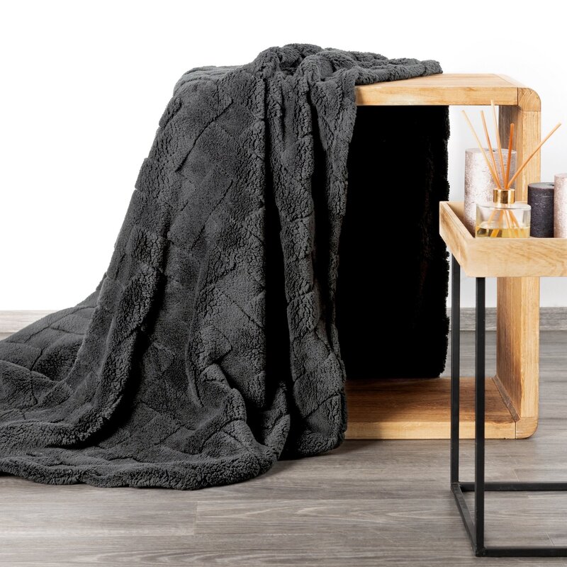Pliušinis pledas „Karolina” įvairių dydžių, dark grey