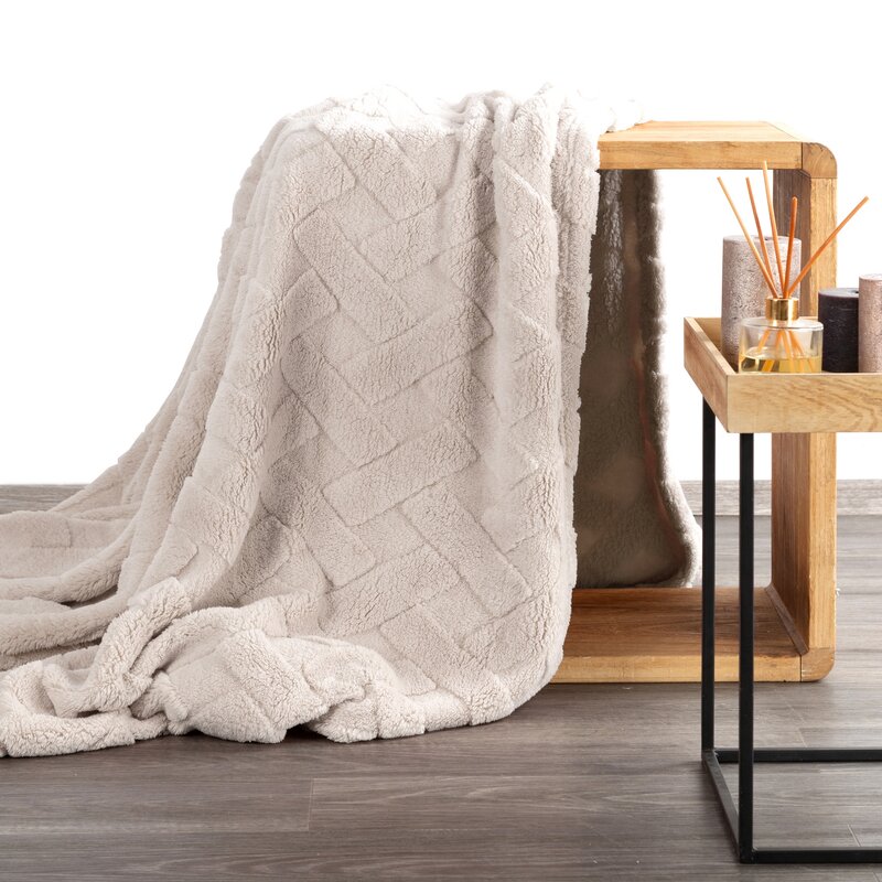 Pliušinis pledas „Karolina” įvairių dydžių, beige