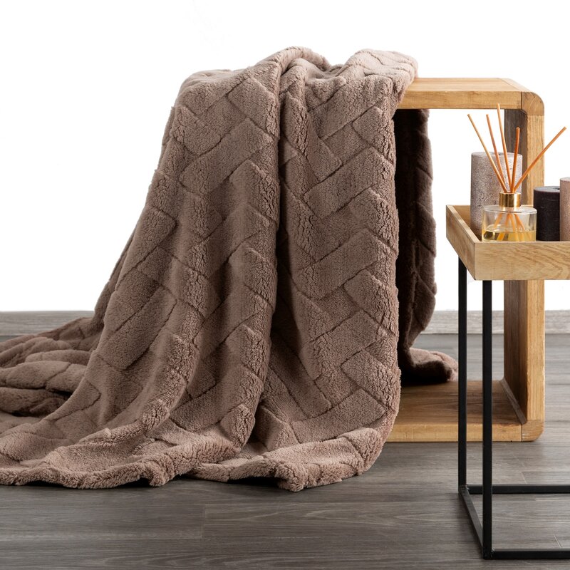 Pliušinis pledas „Karolina” įvairių dydžių, dark beige